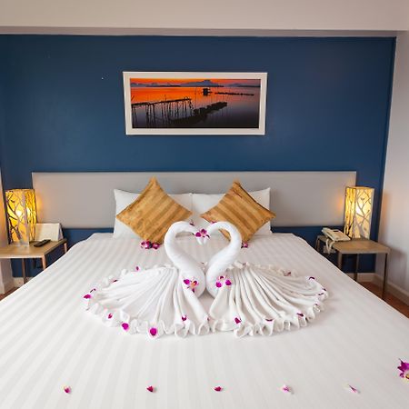 On Hotel Phuket - Sha Карон Экстерьер фото