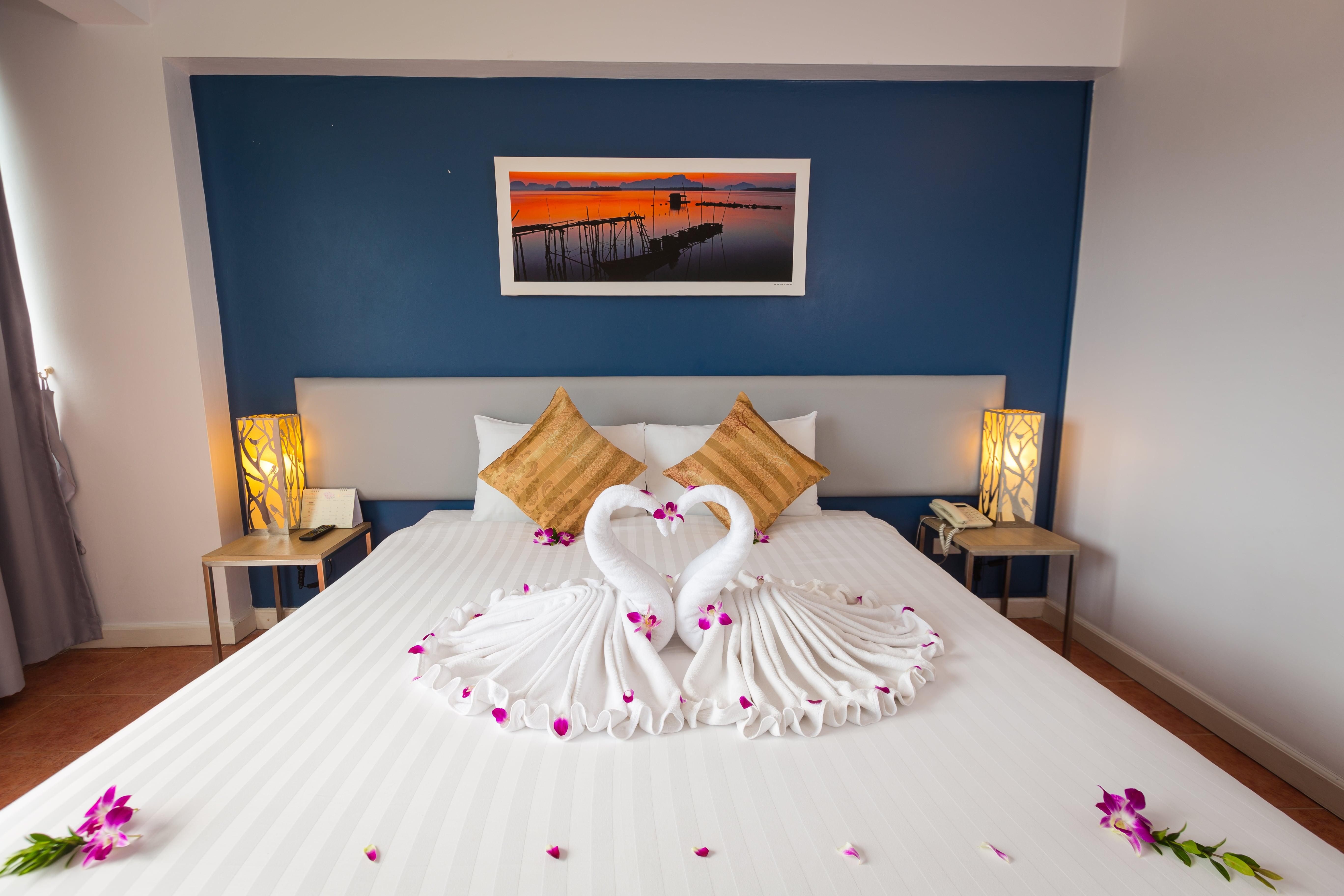 On Hotel Phuket - Sha Карон Экстерьер фото