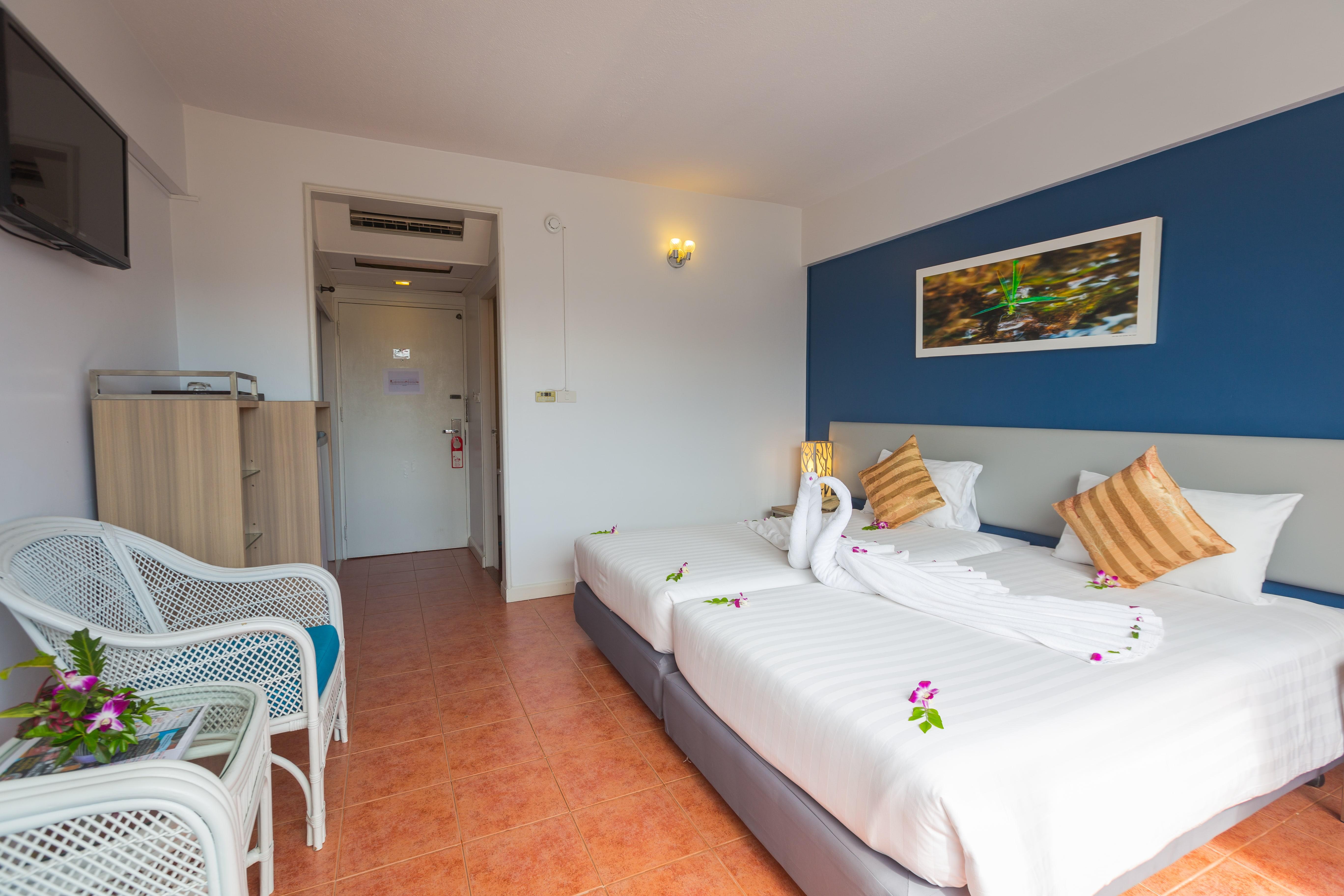 On Hotel Phuket - Sha Карон Экстерьер фото