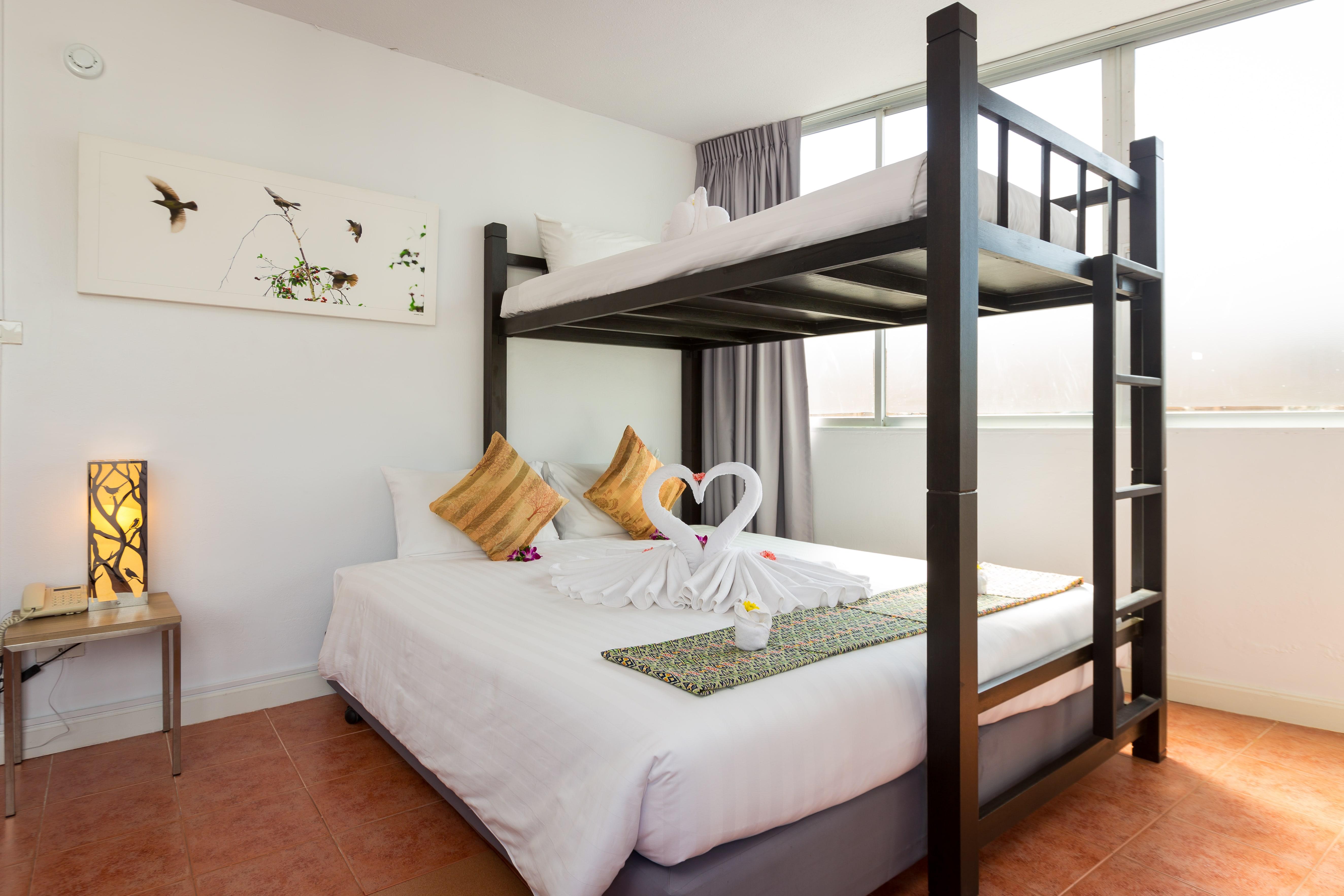 On Hotel Phuket - Sha Карон Экстерьер фото