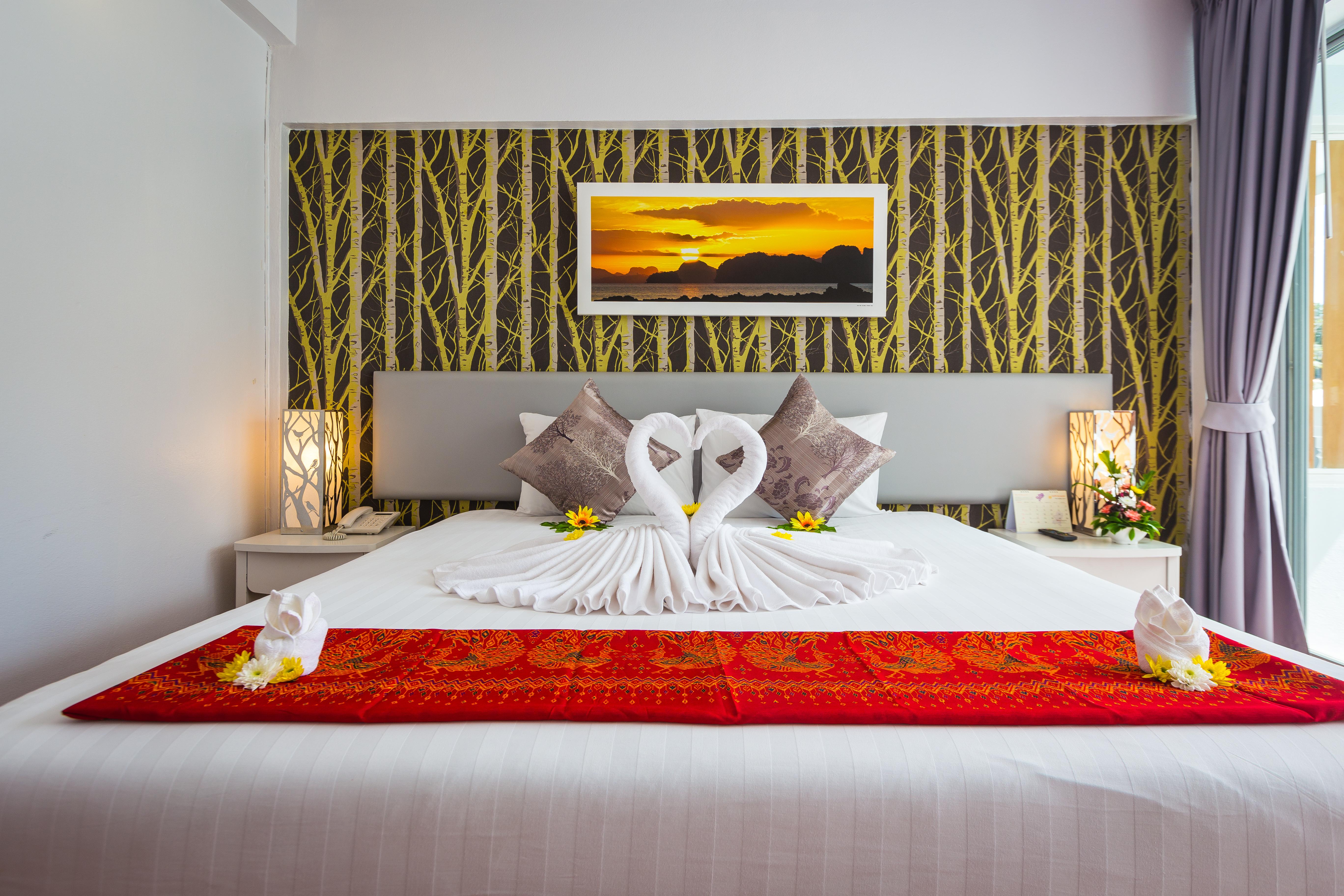 On Hotel Phuket - Sha Карон Экстерьер фото