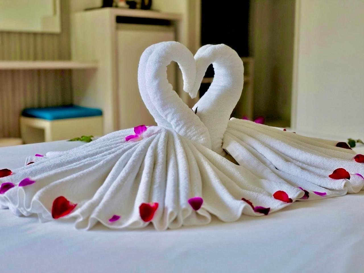 On Hotel Phuket - Sha Карон Экстерьер фото