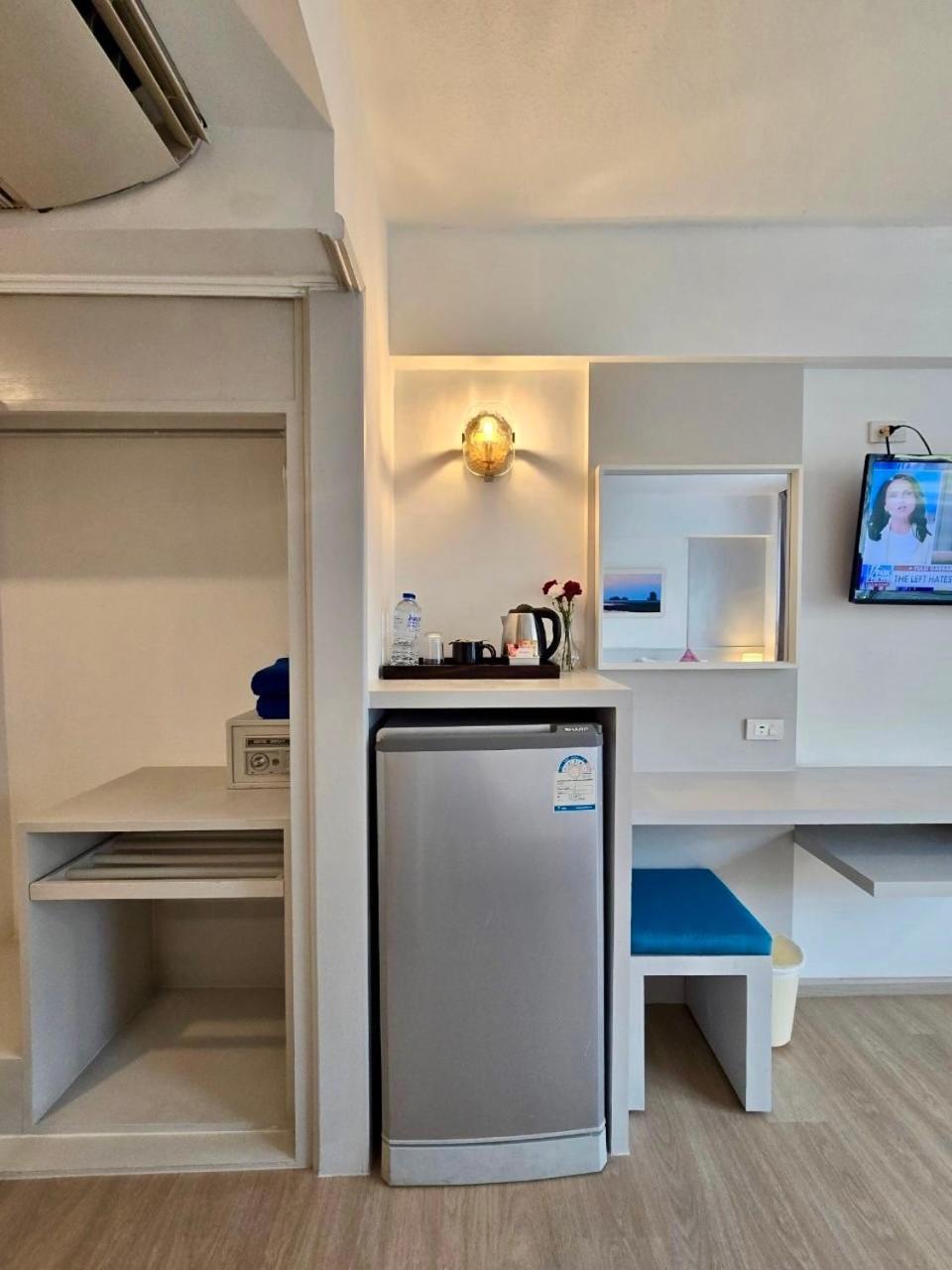On Hotel Phuket - Sha Карон Экстерьер фото