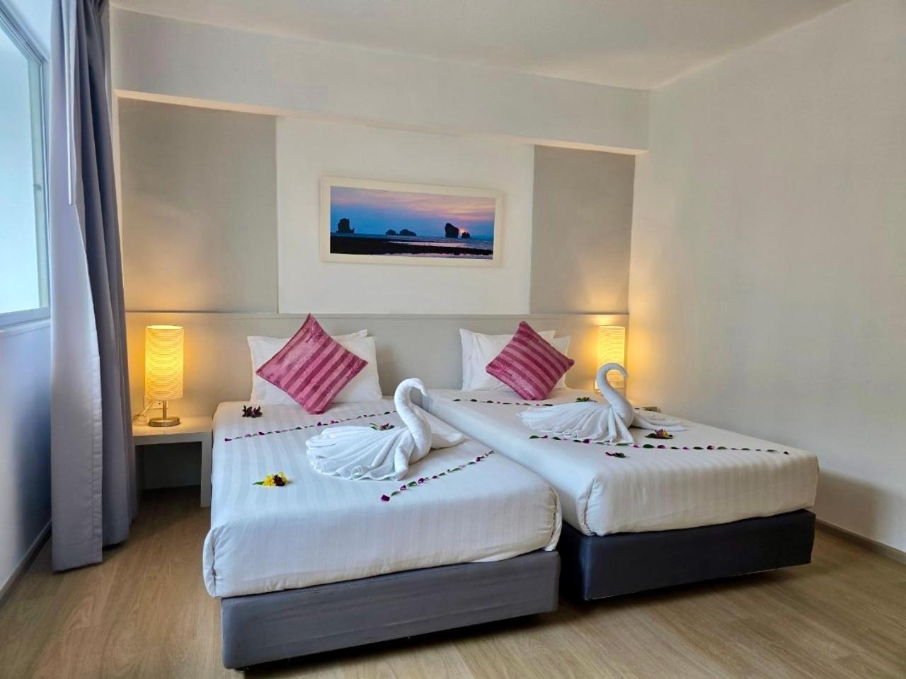 On Hotel Phuket - Sha Карон Экстерьер фото