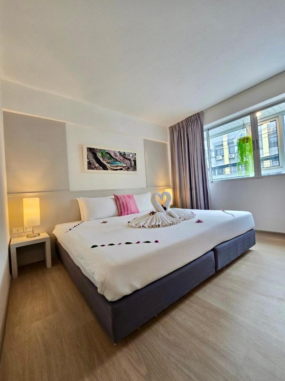 On Hotel Phuket - Sha Карон Экстерьер фото
