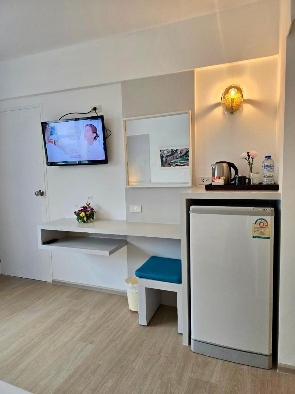 On Hotel Phuket - Sha Карон Экстерьер фото