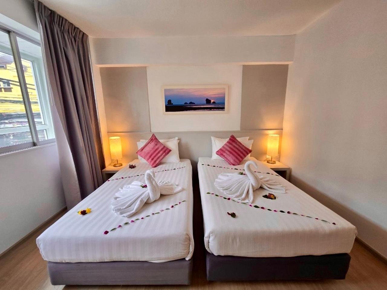 On Hotel Phuket - Sha Карон Экстерьер фото