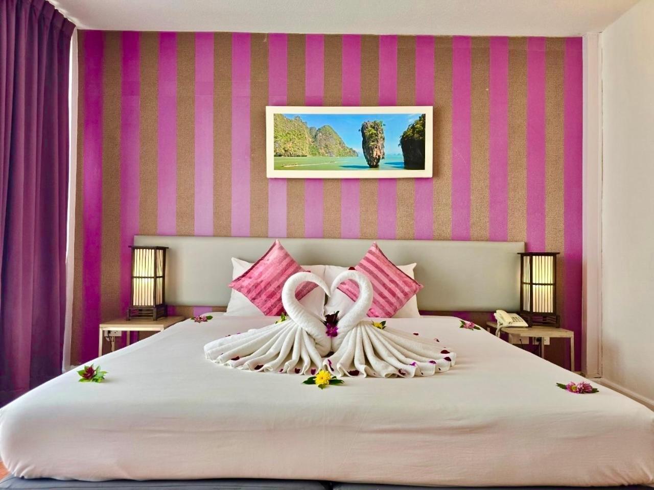 On Hotel Phuket - Sha Карон Экстерьер фото