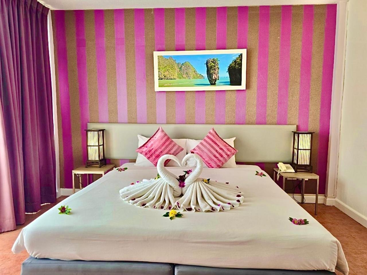 On Hotel Phuket - Sha Карон Экстерьер фото