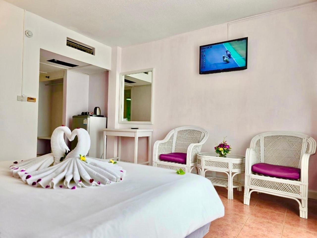 On Hotel Phuket - Sha Карон Экстерьер фото