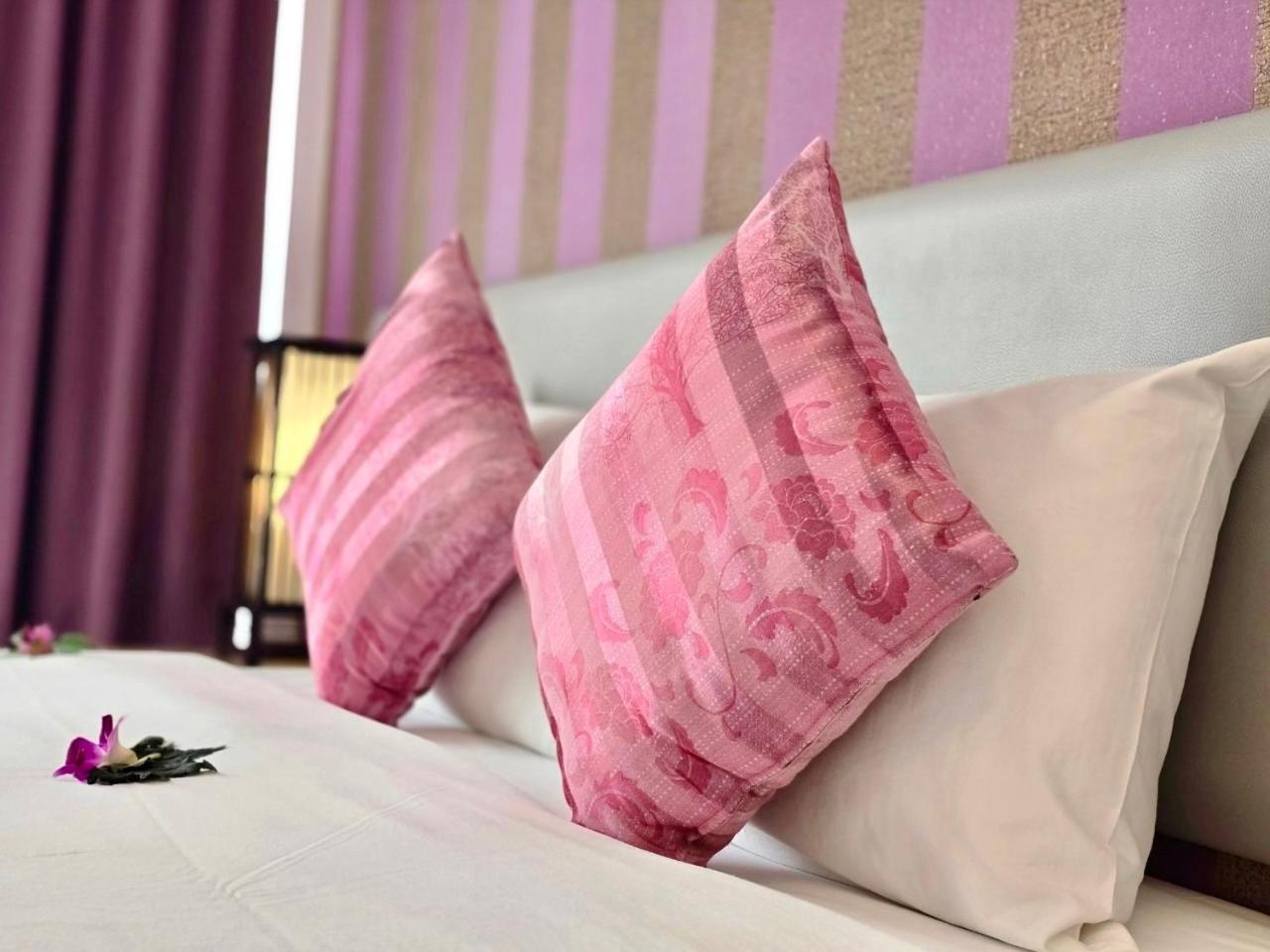On Hotel Phuket - Sha Карон Экстерьер фото