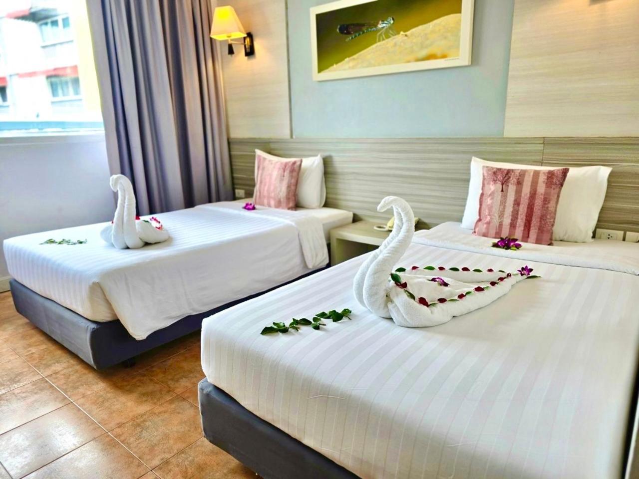 On Hotel Phuket - Sha Карон Экстерьер фото