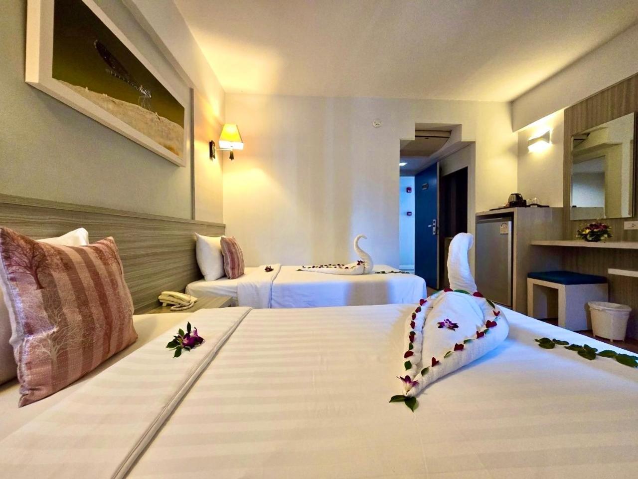 On Hotel Phuket - Sha Карон Экстерьер фото