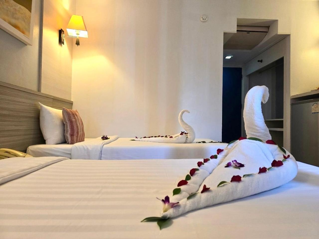 On Hotel Phuket - Sha Карон Экстерьер фото