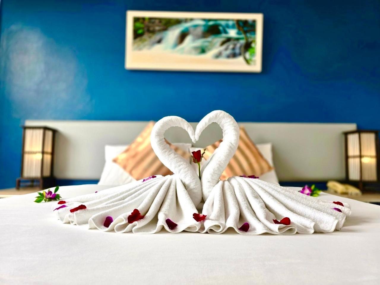 On Hotel Phuket - Sha Карон Экстерьер фото