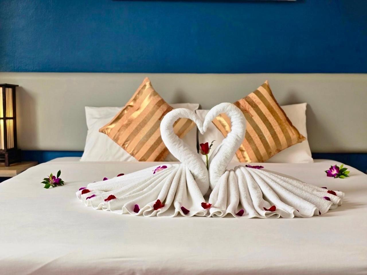 On Hotel Phuket - Sha Карон Экстерьер фото
