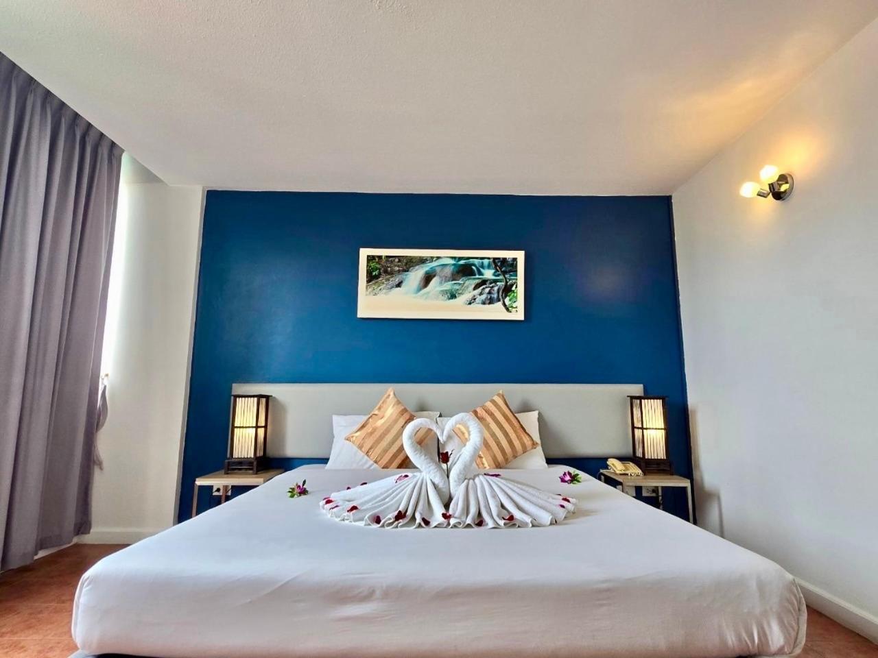 On Hotel Phuket - Sha Карон Экстерьер фото
