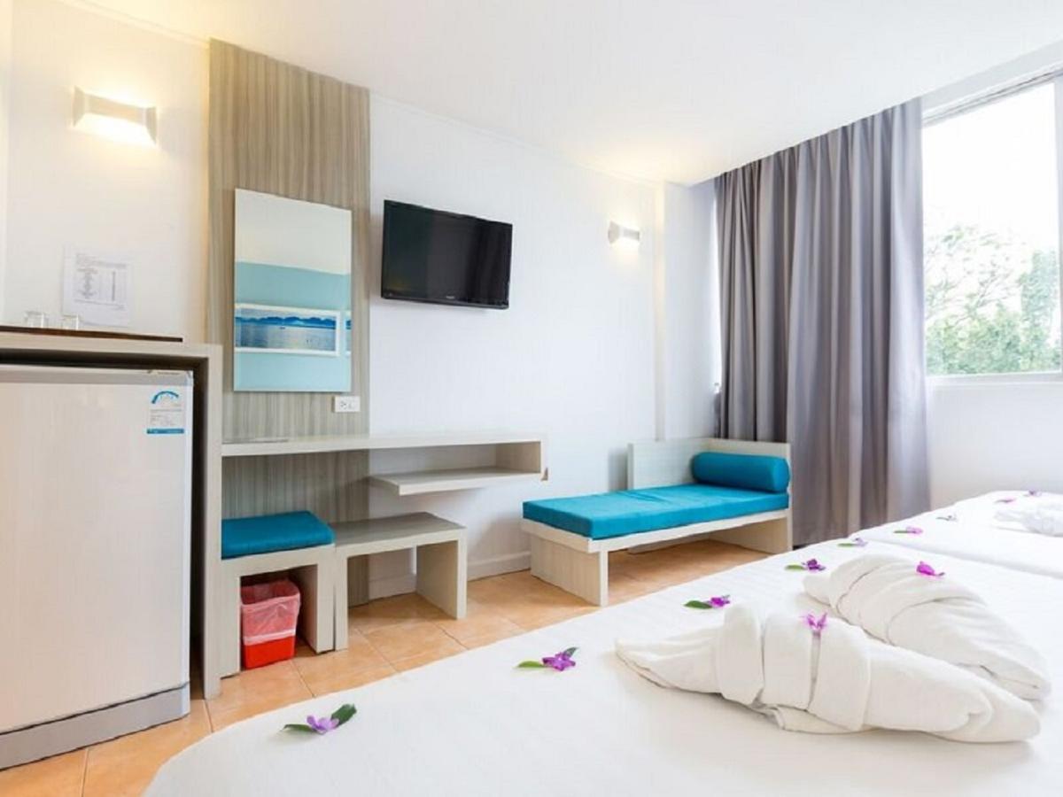 On Hotel Phuket - Sha Карон Экстерьер фото