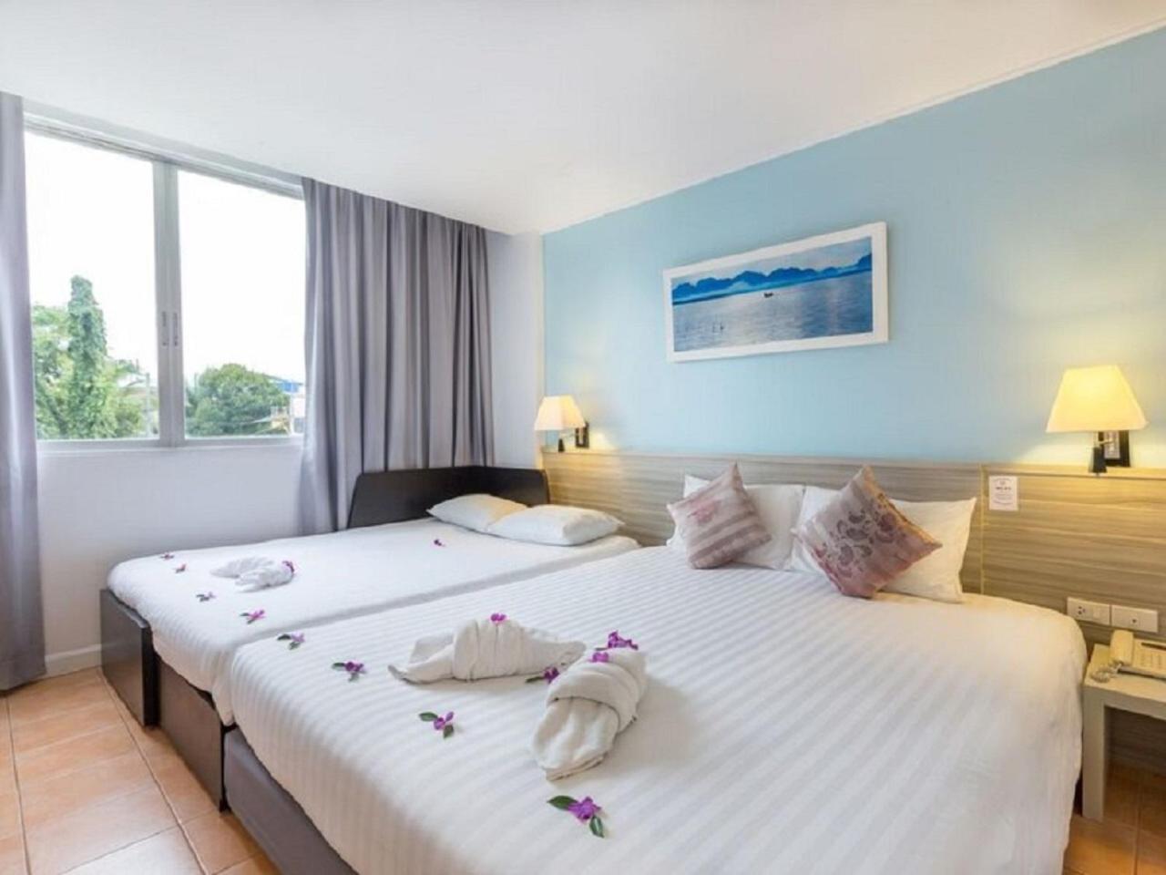 On Hotel Phuket - Sha Карон Экстерьер фото
